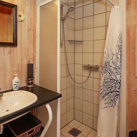 Four-bedroom Holiday In 38 別荘 ブラーバンド