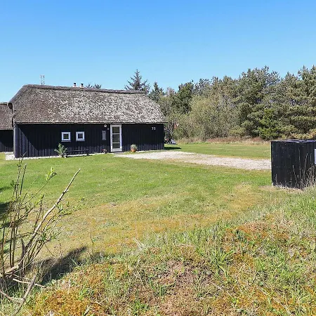 Four-bedroom Holiday In 38 *